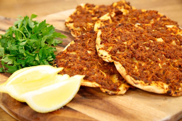 ayvali-soganli-lahmacun-1-632x422.jpg